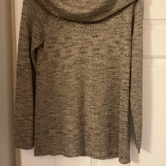 Off the shoulder sweater - Picture 2 of 3